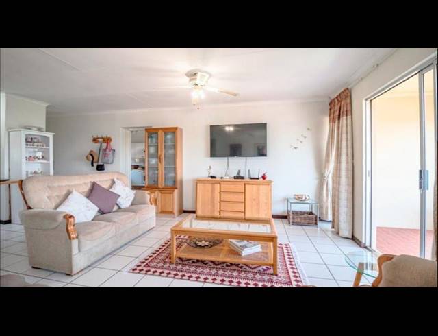 2 BEDROOM TOWNHOUSE FOR SALE IN PRIMROSE HILL